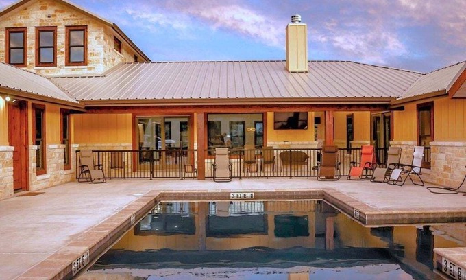 Sabinal House | Casa Estrella @ Frio Select Rental Homes