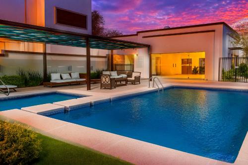 Hermosillo House | Casa Familiar con Alberca en Privada, 5 min del Aeropuerto y Consulado Americano