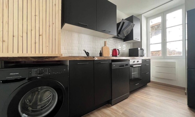 Brive-la-Gaillarde Apartment | Casa Faro -T2 -Hyper Centre Brive -Rue Commerçante