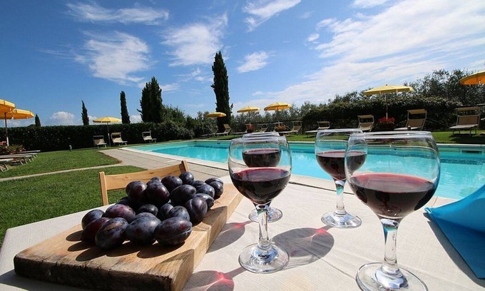 Castiglione del Lago House | Casa Flora L: A characteristic and welcoming apartment that is part of a villa surrounded by the greenery, with Free WI-FI.