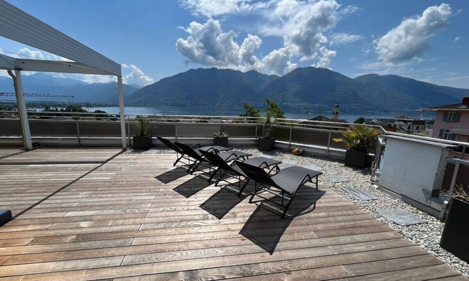 Minusio Apartment | Casa Fontanalba/Attic with Terrace and Lake View