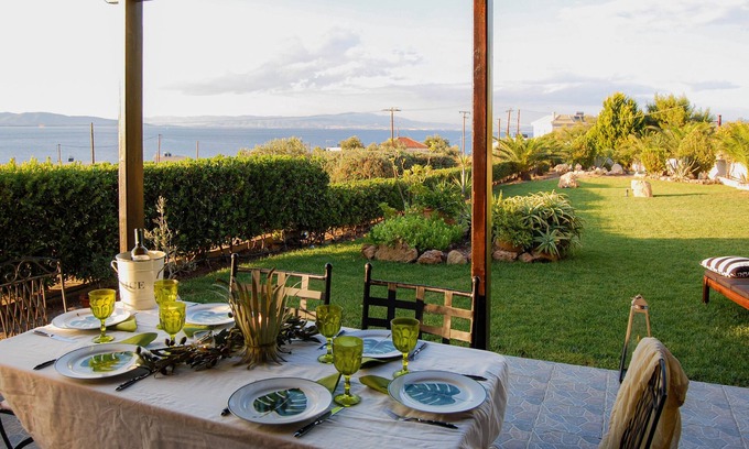 Vagia House | Casa Fos Aegina, 2 minutes from the sea on foot.