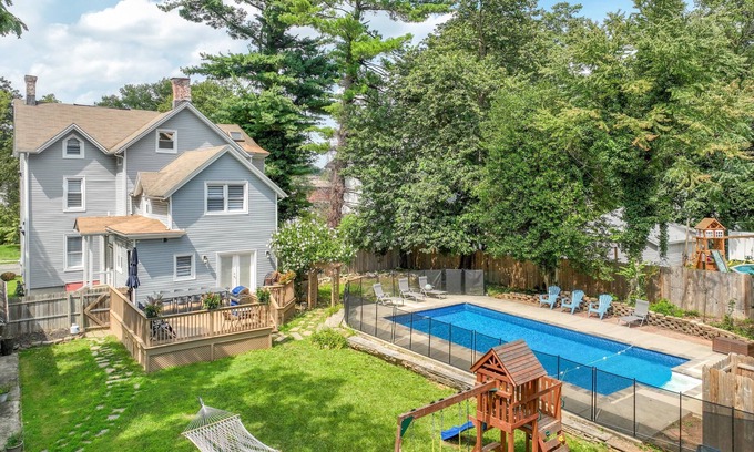 Roselle House | Casa Francesca 6BR Villa & Heated Pool