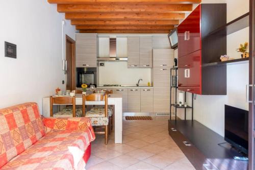 Costa Volpino Apartment | Casa Girasole, Costa Volpino