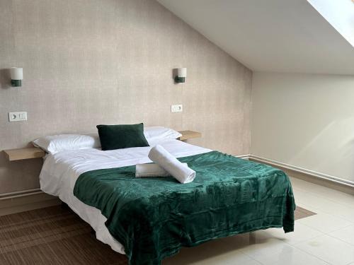 Portomarin House | Casa Grande do Costureiro-Para Grupos en Portomarín con Terraza y Vistas