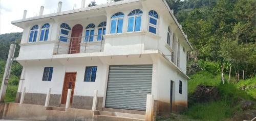 Aguacatan House | Casa La Nueva