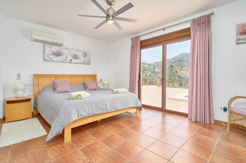 Sayalonga House | Casa Las Encinas