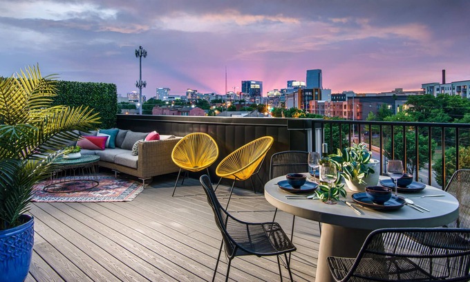 Rolling Mill Hill Condo | Casa Lulu Studio ♥ Private Luxury Rooftop ~ Skyline Views ~ 5min to Broadway