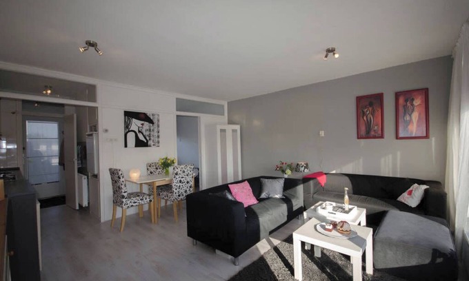Zandvoort Apartment | Casa Luma: Apartment with free parking