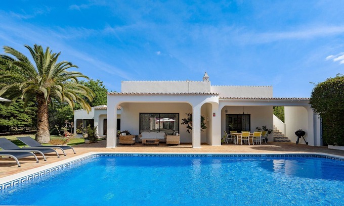 Mato Serrao Villa | Casa Luzerna - charming holiday villa with pool near beach and town centre