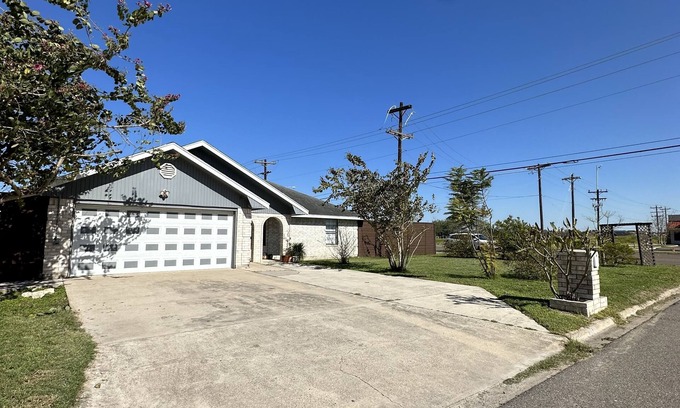 Edinburg House | Casa Mariposas