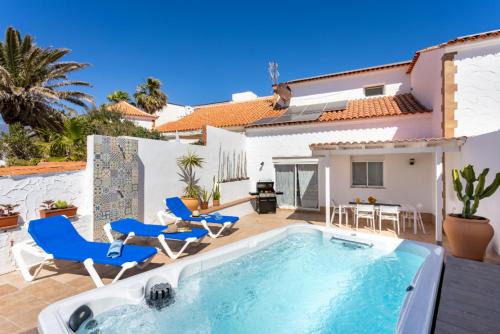 Poris de Abona Villa | Casa Naranja - Heated Pool - BBQ - Terrace - Free Wifi - Child & Pet-Friendly - 3 bedrooms - 6 people