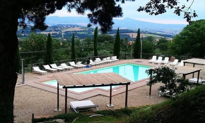 Montefiascone House | Casa Nocetta D: A characteristic and welcoming apartment that is part of an ancient country house surrounded by the greenery, with Free WI-FI.