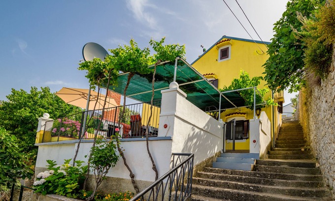 Ustrine Cabin | Casa Nori kuća u selu Ustrine na otoku Cresu s prekrasnim pogledom na more.