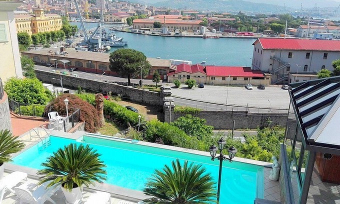 La Spezia House | Casa Nuria A: A modern and graceful studio apartment which faces the sun and the sea, with Free WI-FI.