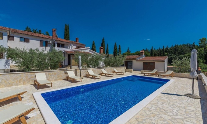 Municipality of Sveti Lovrec House | Casa Oliva in Klostar