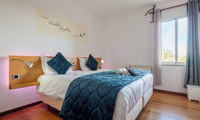 Santana House | Casa Os Manos - Mountain Lodge Hotel /w Luxury Interior