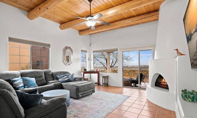 Las Cruces House | Casa Roadrunner is pet friendly & offers a beautiful valley view of Las Cruces.