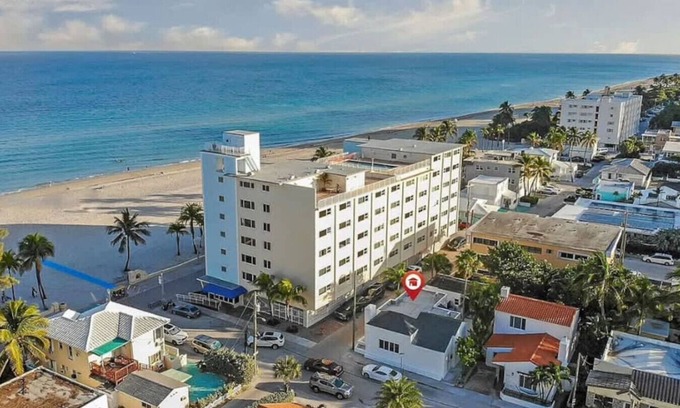 Hollywood South Central Beach Apartment | Casa Roselle 3 Bedrooms Beach access
