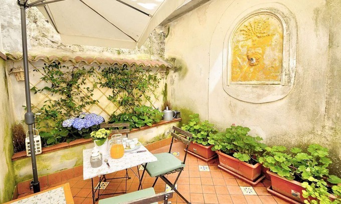 Rione Duomo Apartment | Casa Rotilda: An elegant and welcoming two-story apartment located in the center of Salerno, with Free WI-FI.