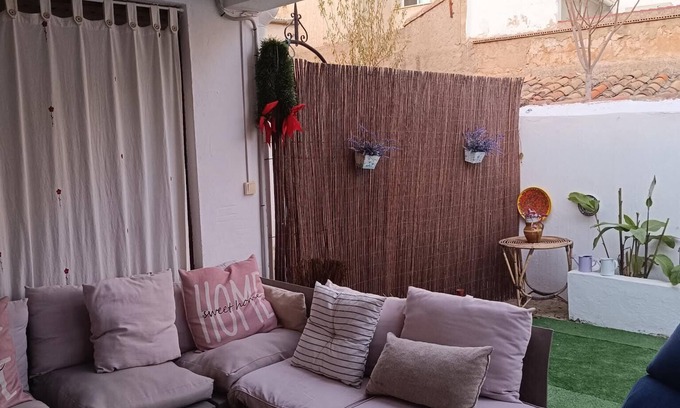 Caudete de las Fuentes Cottage | Casa Rural Alegria, a home in the mountains and close to the beach