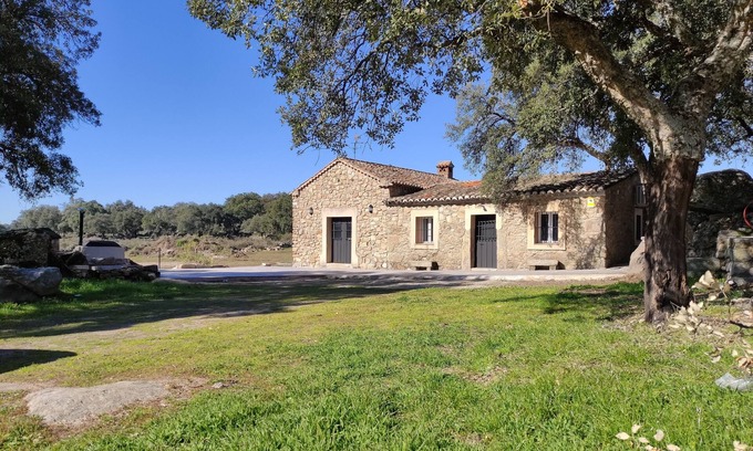 Montanchez Villa | Casa rural 4º Impresionante, moderna, funcional y muy cómoda. Finca de 70.000 m2