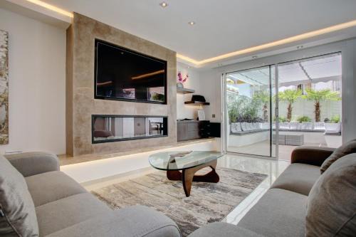 Golden Mile House | Casa Stefania
