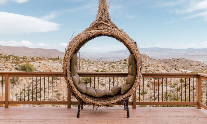 Yucca Valley House | Casa Stella | Boulder Views with Hot Tub and Meditation Overlook