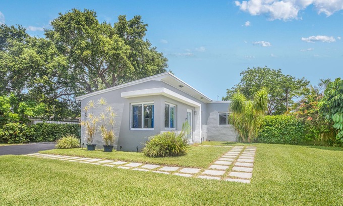 Sunset House | Casa Sunshine - Minutes to beaches, FLL airport, & Hard Rock