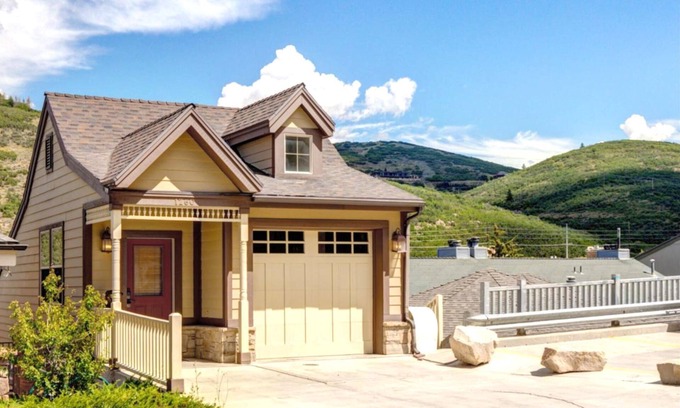 North Park City Cottage | Casa Tornare 3 Bedrooms PEA-1260 by KBM