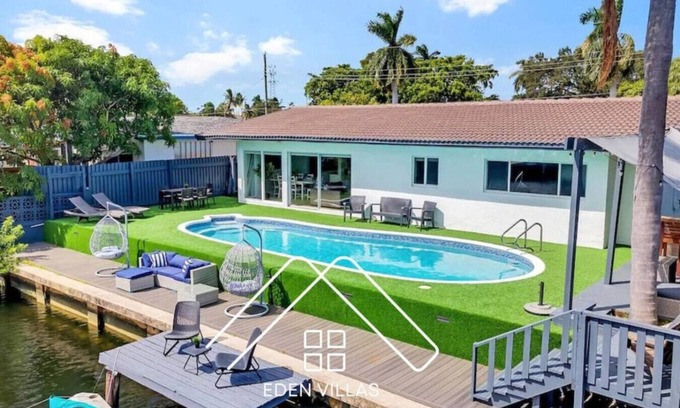 North Central Hollywood House | Casa Utopia | Waterfront l Pool | Kayaks