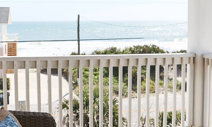 Vilano Beach House | Casa Vilano~steps to the beach, pet + family friendly, fenced yard, heated pool!
