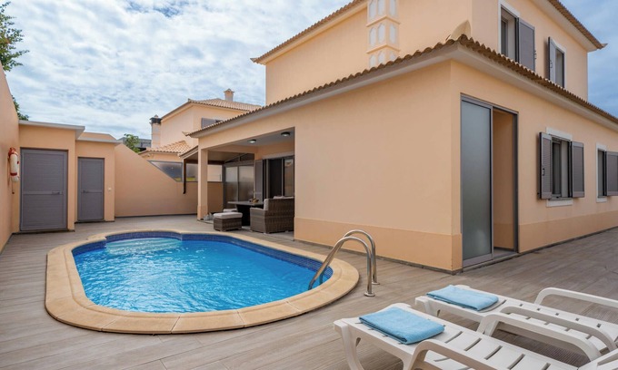 Vila Baleira House | Casa Vista Azul – With Pool, in Porto Santo
