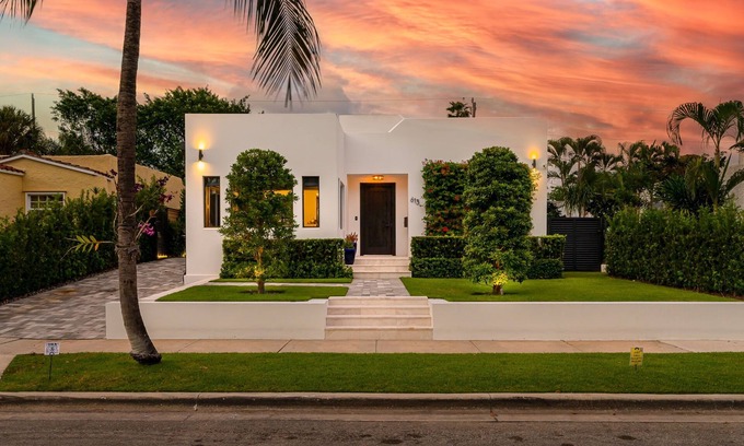 Sunshine Park House | Casa Zenhaven - Designer Poolside Haven!