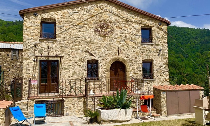 Castelnuovo Magra Apartment | CASALE IN SASSO AMONG LIGURIA AND TUSCANY, CASA DELL 'ANGELO (Apartment 1/3)