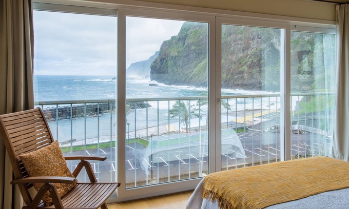 Ponta Delgada House | CASAS MARE 2 Holiday home with a breathtaking view of the north coast of Madeira!