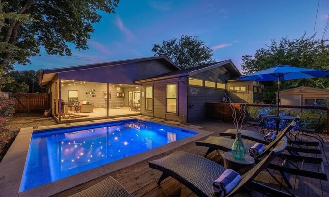 Bouldin House | CasaVilla: Downtown/Pool/Golf Green/18+Guests