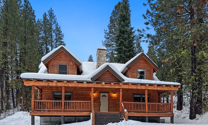 Cascade Cabin | Cascade Log Cabin. Walk to the Lake and Golf Course