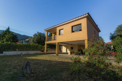 Macanet de Cabrenys House | Caserna 13 - Moderna Casa de Pueblo en Maçanet
