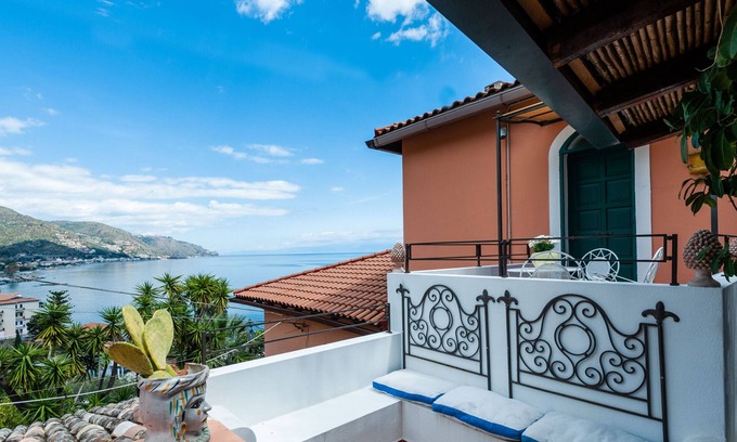 Spisone Apartment | Casetta Amelia by Wonderful Italy
