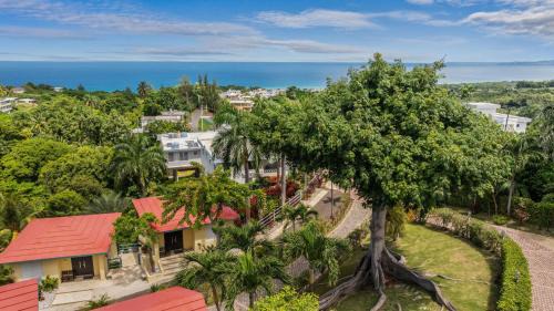 Puntas Apartment | Casita 2 at Ceiba Tree Inn. Tranquility with Garden Views and Pergola with Ocean Overlook