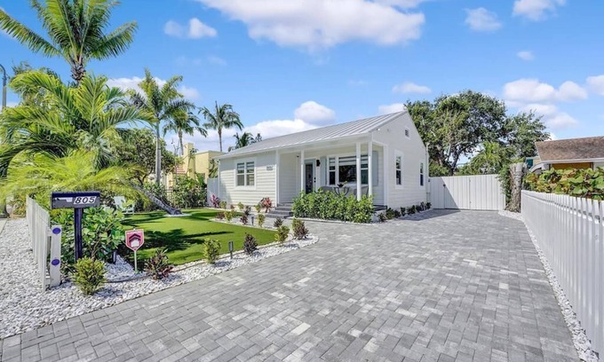 Mango Groves House | CASITA LAKE WORTH - BEACH LIFE!