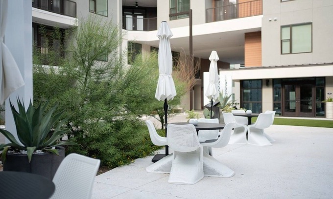 Arrowwood Apartment | Casita Lonestar | Sleeps 6 | Wi-Fi + Pool Views