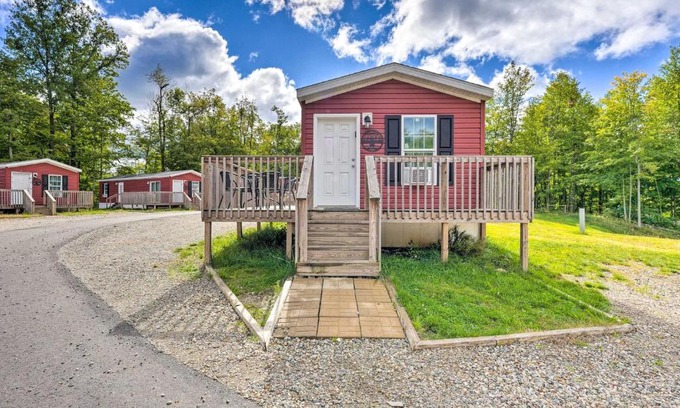 Cassopolis House | Cassopolis Cabin with Lake and Fishing Access!