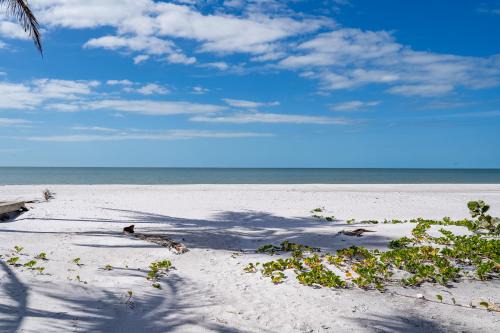 Mid Island House | Castaway Cottage