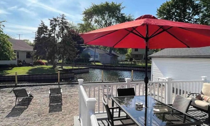 Harrison Township House | Castaways on the Lake - Fish & Boat - Waterfront