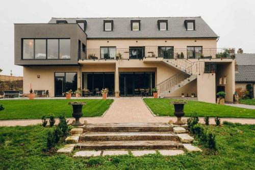 Fey House | Castel Féy