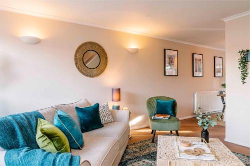 Warwick House | Castle Gate by Spa Town Property - Central Location with Large Living Space