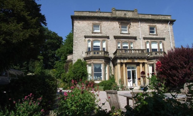 Denbigh Bed & Breakfast | Castle House B&B