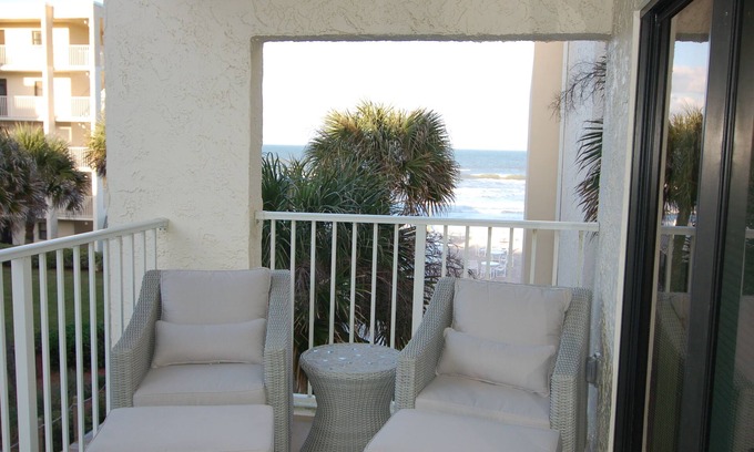 New Smyrna Beach Condo | Castle Reef 317 Large 1 Bedroom Condo Great Ocean View on Car Free Beach